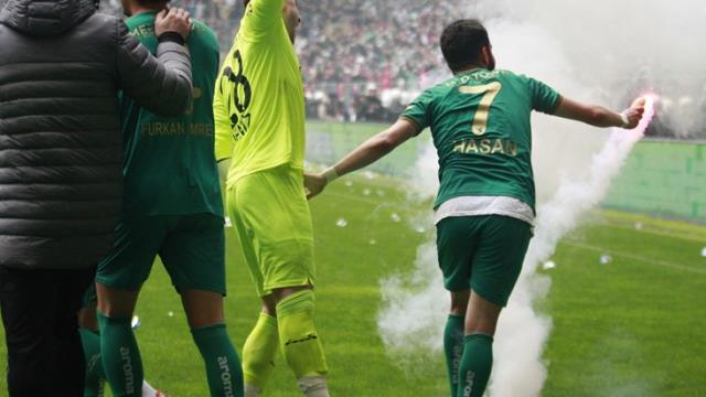 Selahattin Demirtaş, Bursaspor-Amedspor maçında çıkan olayla ilişkin paylaşımda bulundu