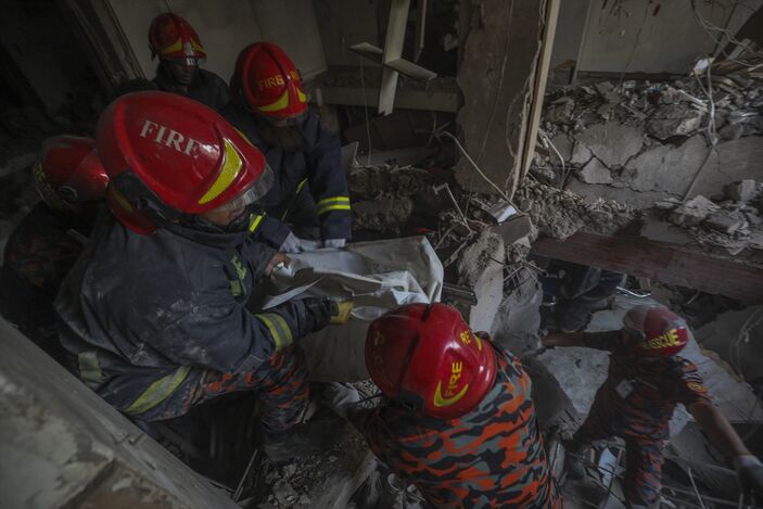 Bangladeş'te bir binadaki patlamada 14 kişi yaşamını yitirdi