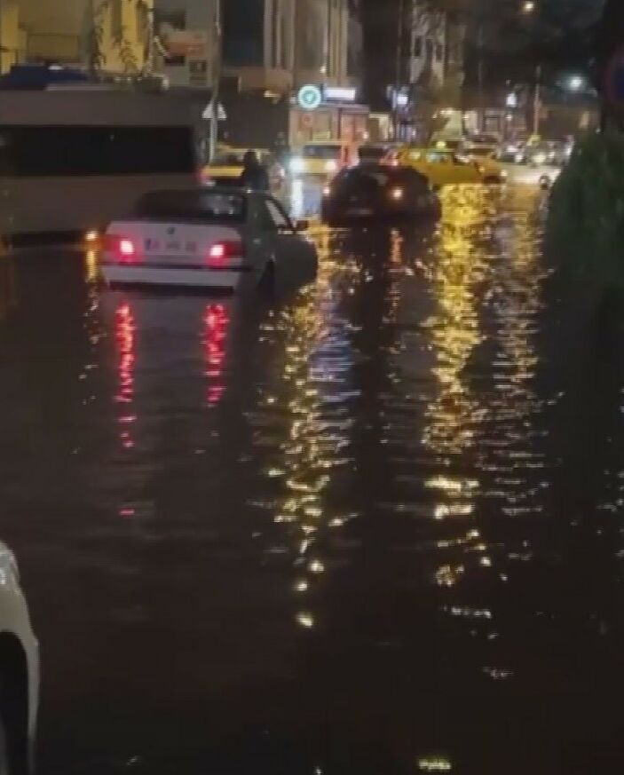 İzmir'de yağmur! Araçlar yolda kaldı