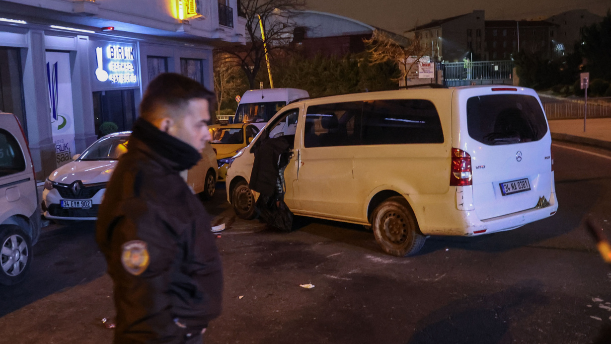 Bayrampaşa'da feci kaza: Refüje çarptı, olay yerinde can verdi