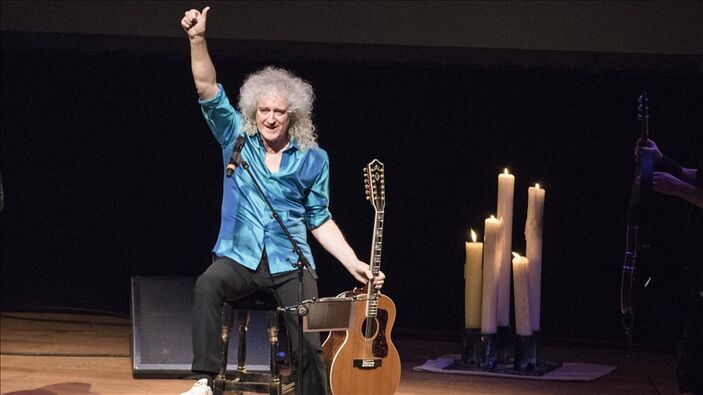 Türkiye için deprem bağışında bulunan Queen'in gitaristi Brian May Sir unvanı aldı