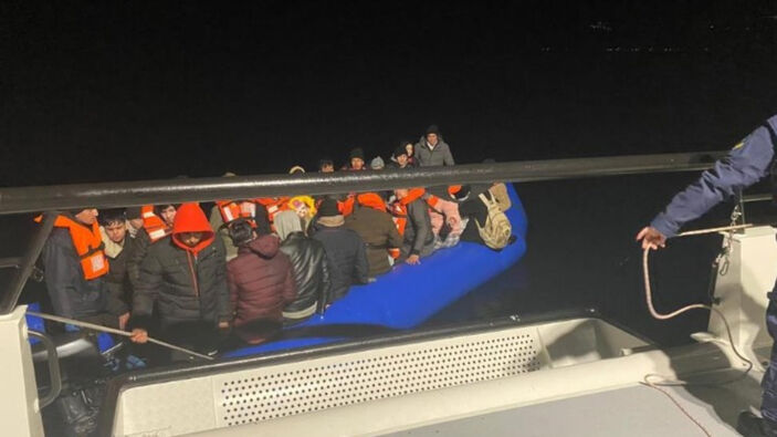 Yunan unsurlarınca ölüme terk edilen 82 göçmen kurtarıldı