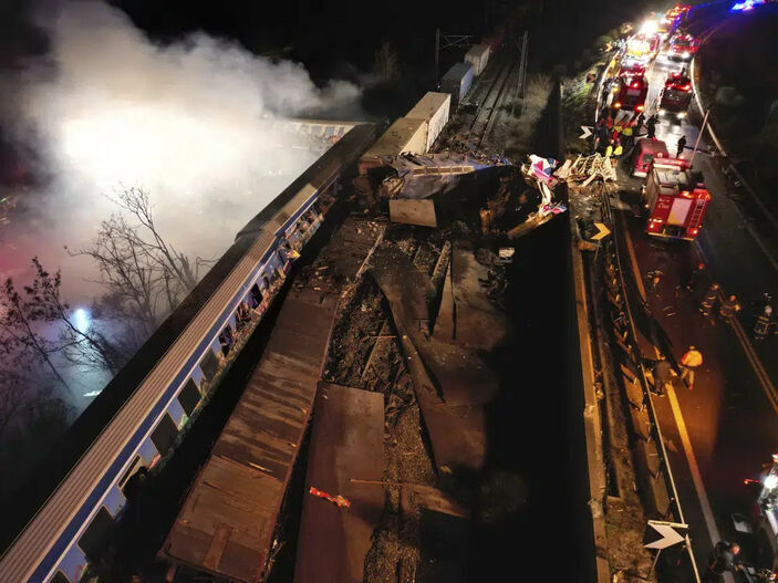 Yunanistan'da tren kazası: 19 ölü, 82 yaralı